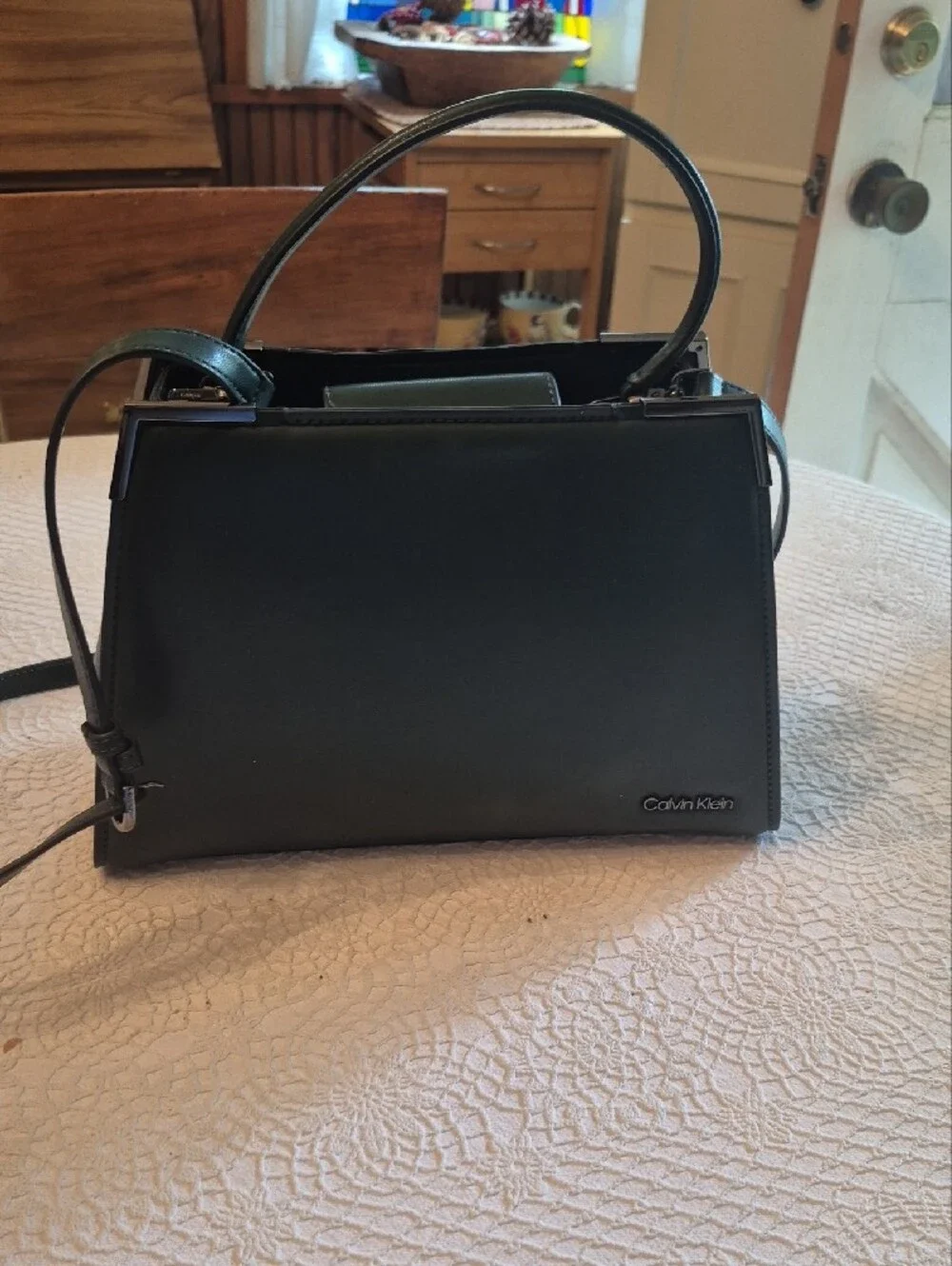 Calvin Klein Sleek Forest Green Leather Crossbody Bag - Picture 5 of 7